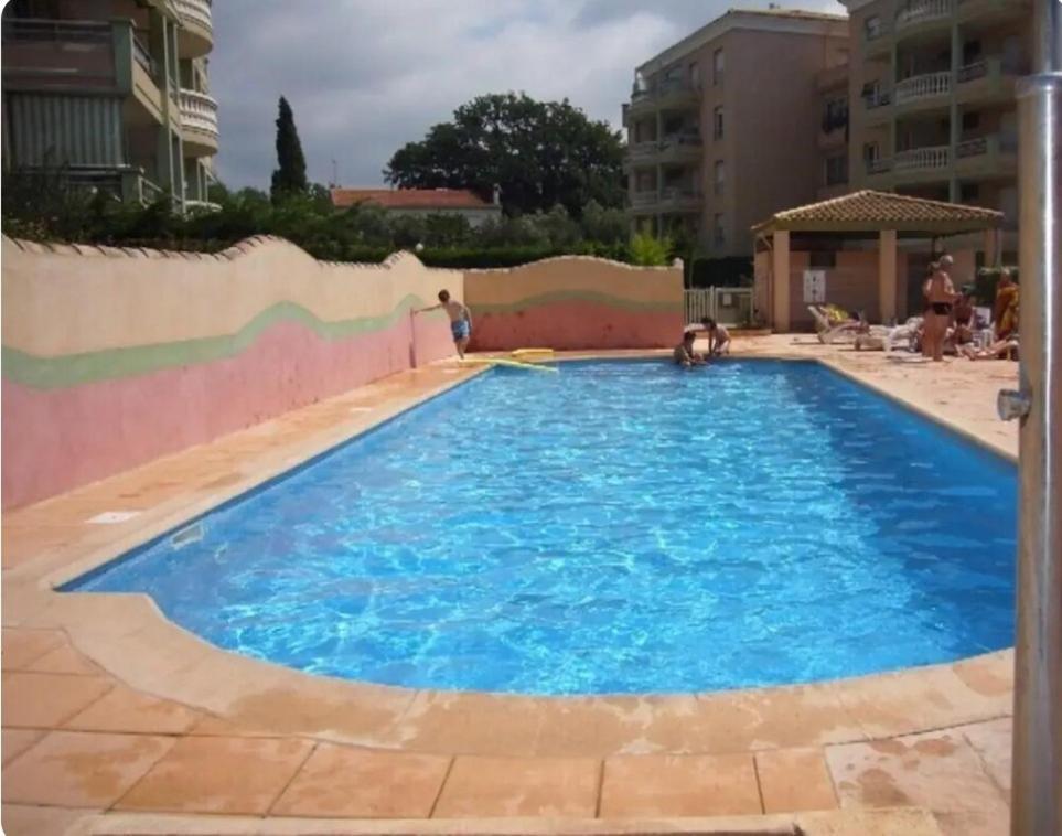 Appartement Gemuetliches Studio, Pool, Parkplatz. Ohne Vis-A-Vis. à Fréjus Extérieur photo